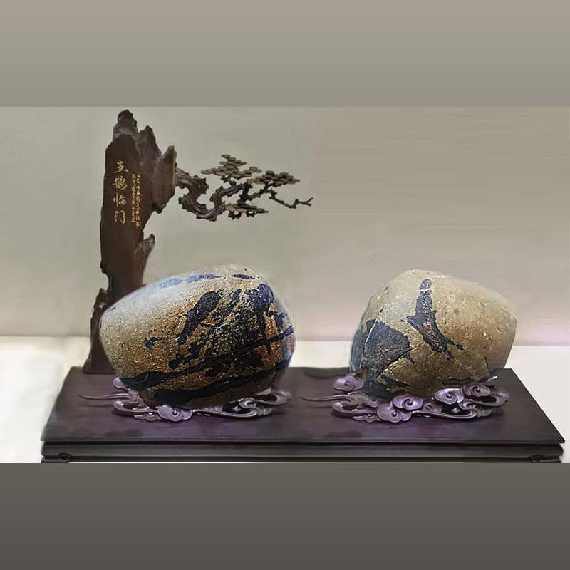 五（喜）鹊临门 · 长江丹彩石