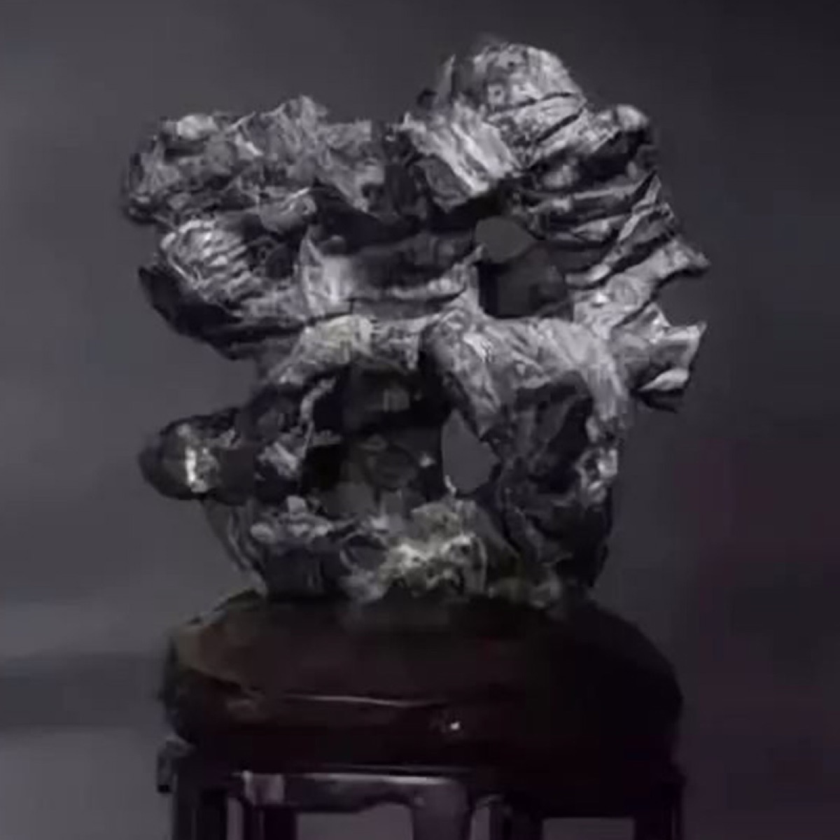 云卷岫 · 灵璧石