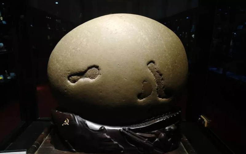 堪称完美“八一”文字石，获奖无数的长江石《军魂》在2019年太原石展以81万高价成交！