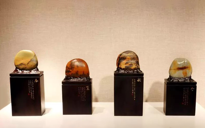 大湾石画面石《春夏秋冬》2018年48万高价成交，这四颗石头，既可独立欣赏，又能完美组合，备受藏家追捧
